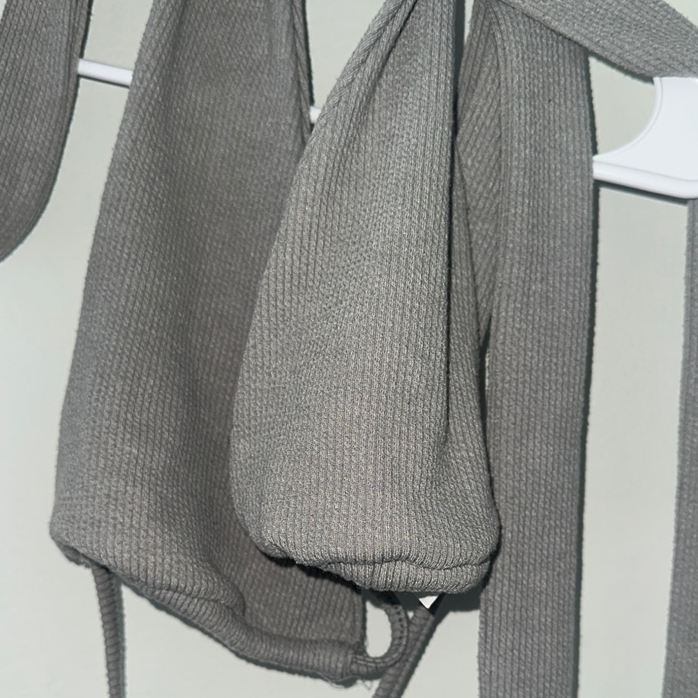 Gray Ribbed Crop Top - Picture 4 of 6